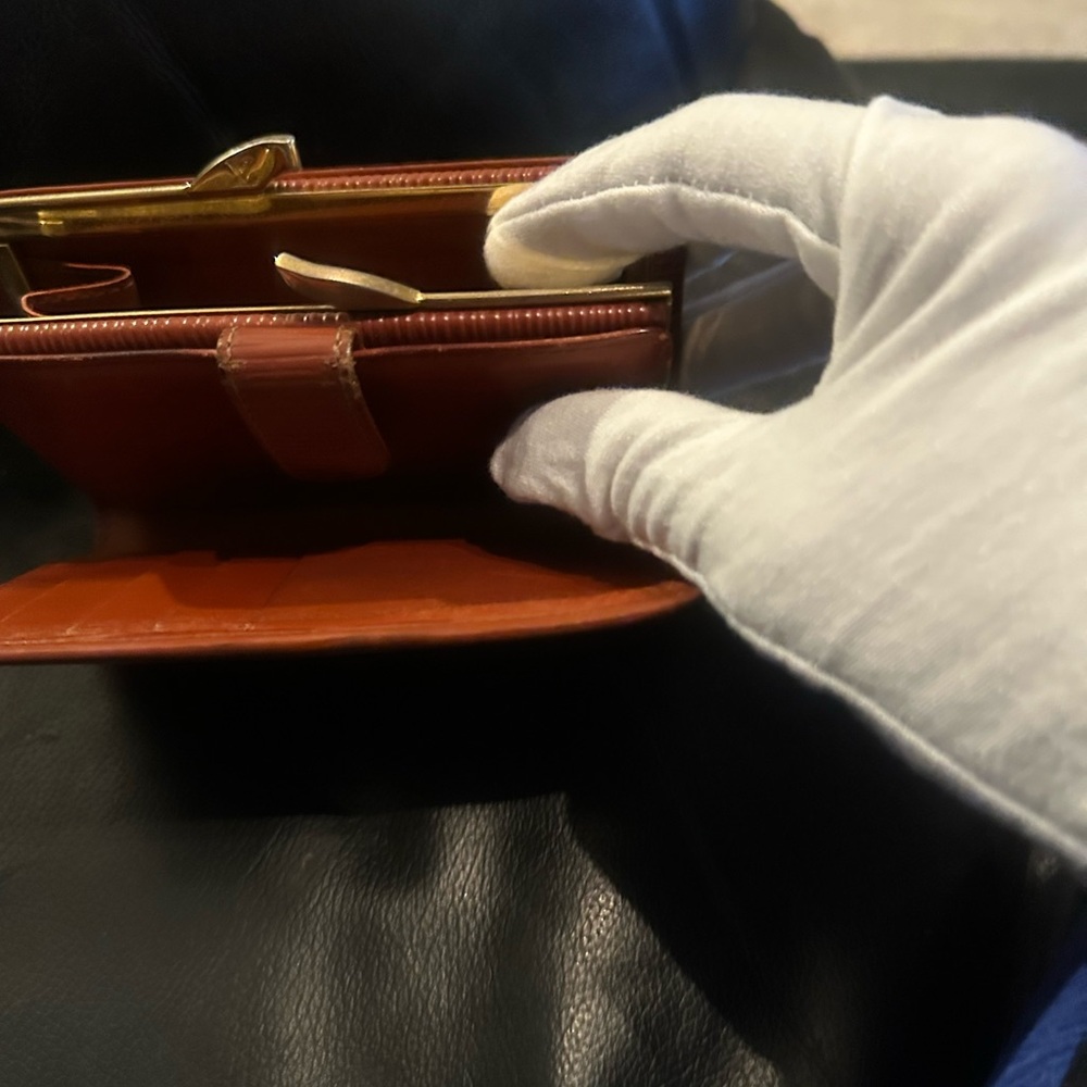 LV EPI kiss lock preloved brown wallet good condition see photos - Picture 9 of 10